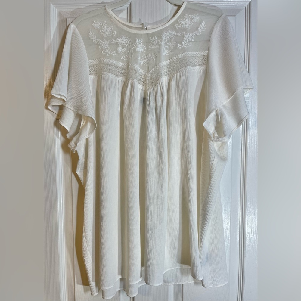 torrid Ivory Floral Lace Flutter Sleeve Blouse
